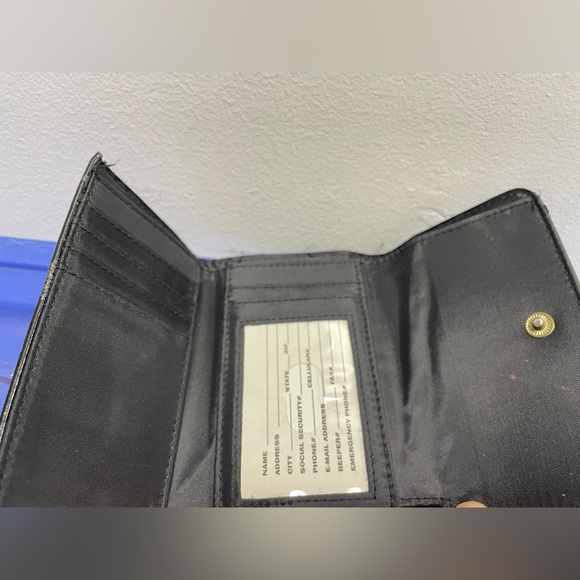 Vintage 90s Butterfly Embossed Faux Leather Trifold Wallet with Card & Cash Slot - Picture 6 of 8